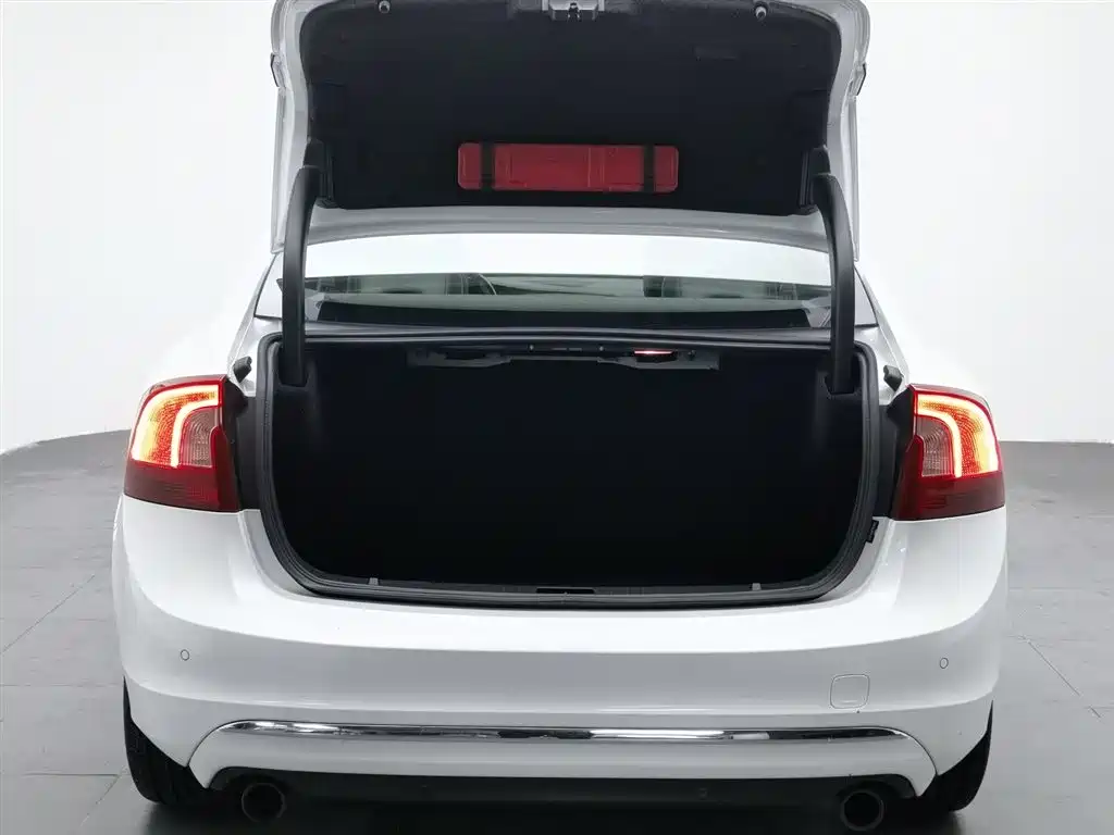 Volvo S60 2015 — фото 16