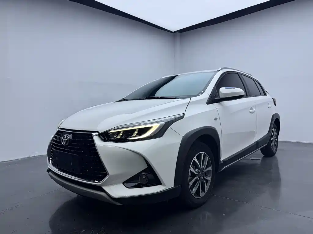 Toyota Yaris L 2023 — фото 1