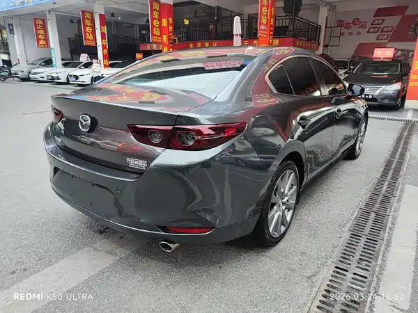Mazda 3 Axela 2022