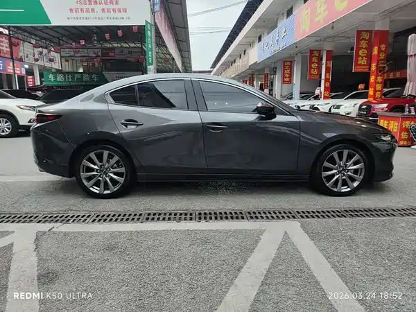 Mazda 3 Axela 2022