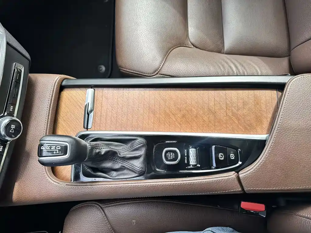 Volvo S90 2019 — фото 15