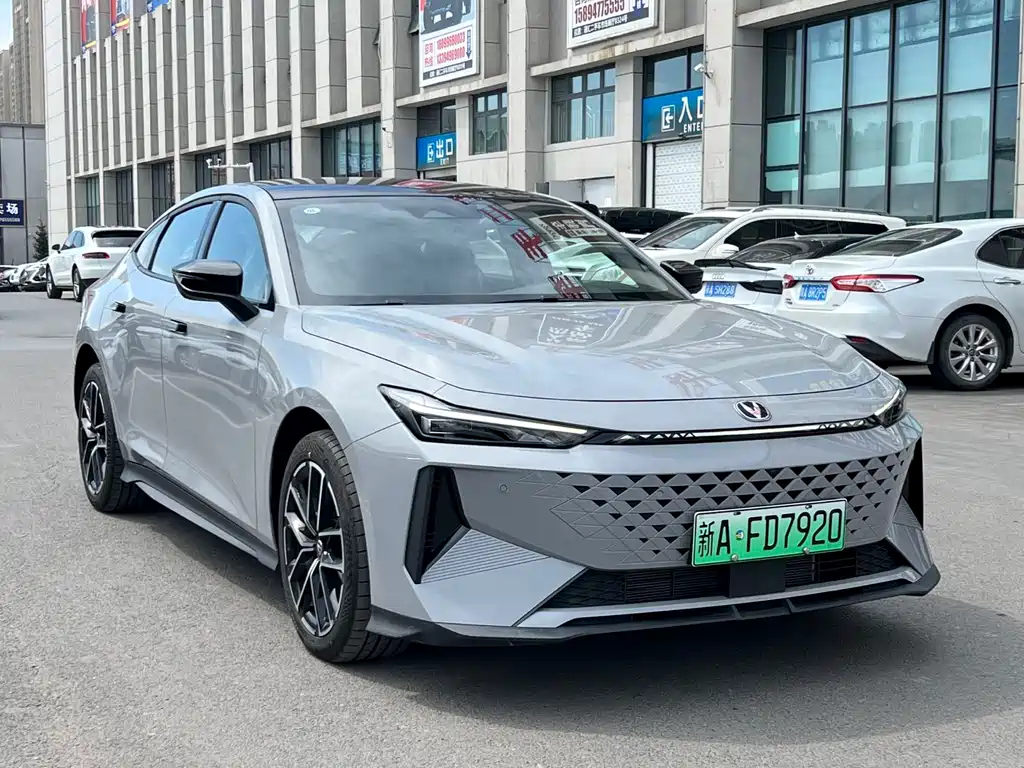 Changan UNI-V iDD 2026 — фото 2