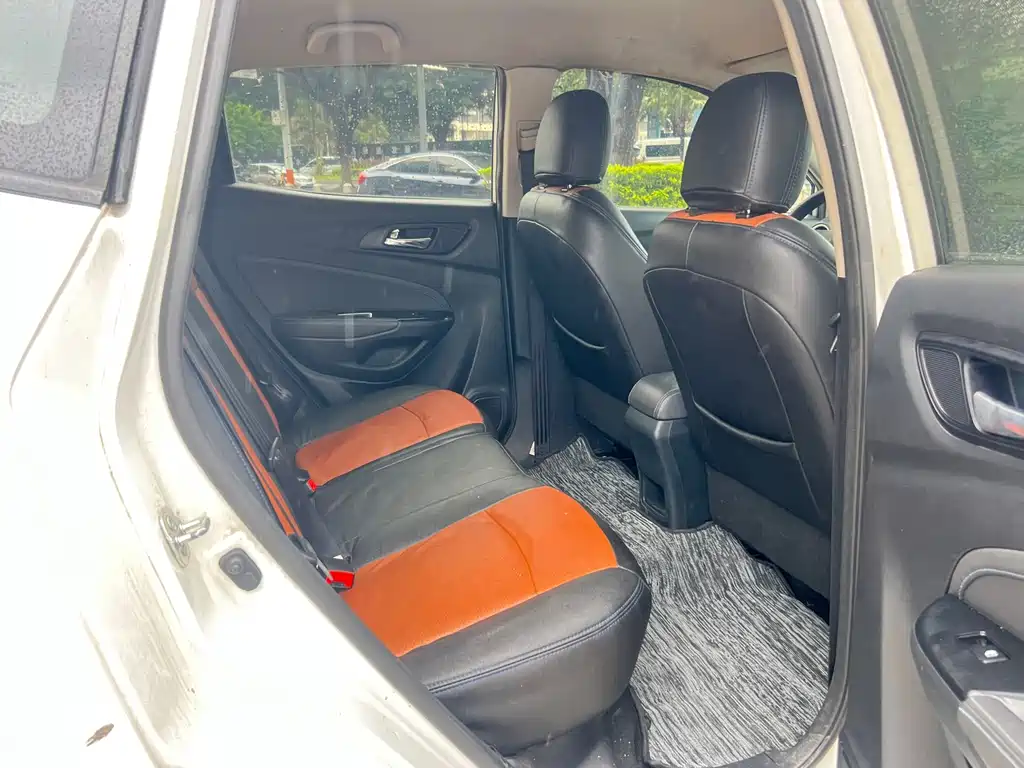 Changan CS15EV 2018 — фото 15