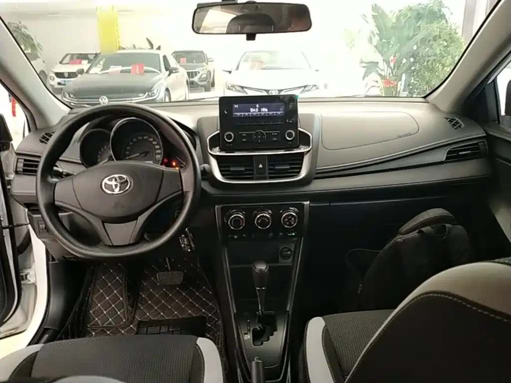 Toyota Yaris L 2020 — фото 10