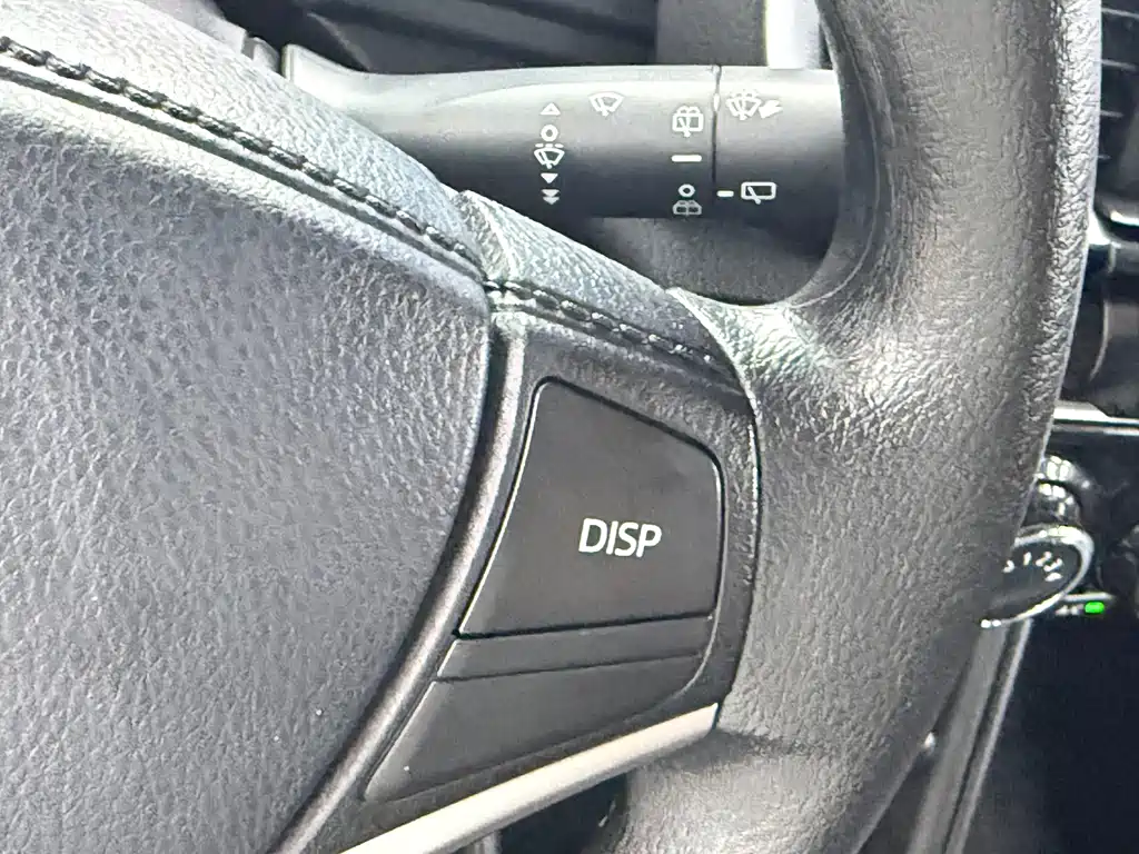 Toyota Yaris L 2023 — фото 13