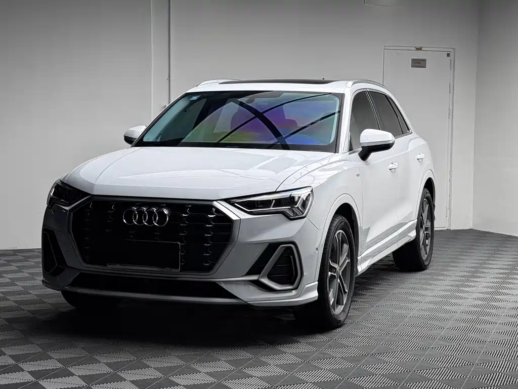 Audi Q3 2022 — фото 1