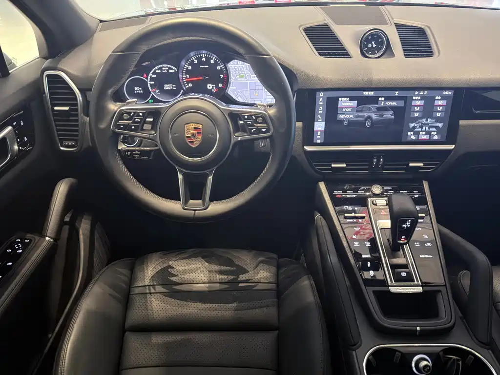 Porsche Cayenne 2019 — фото 12