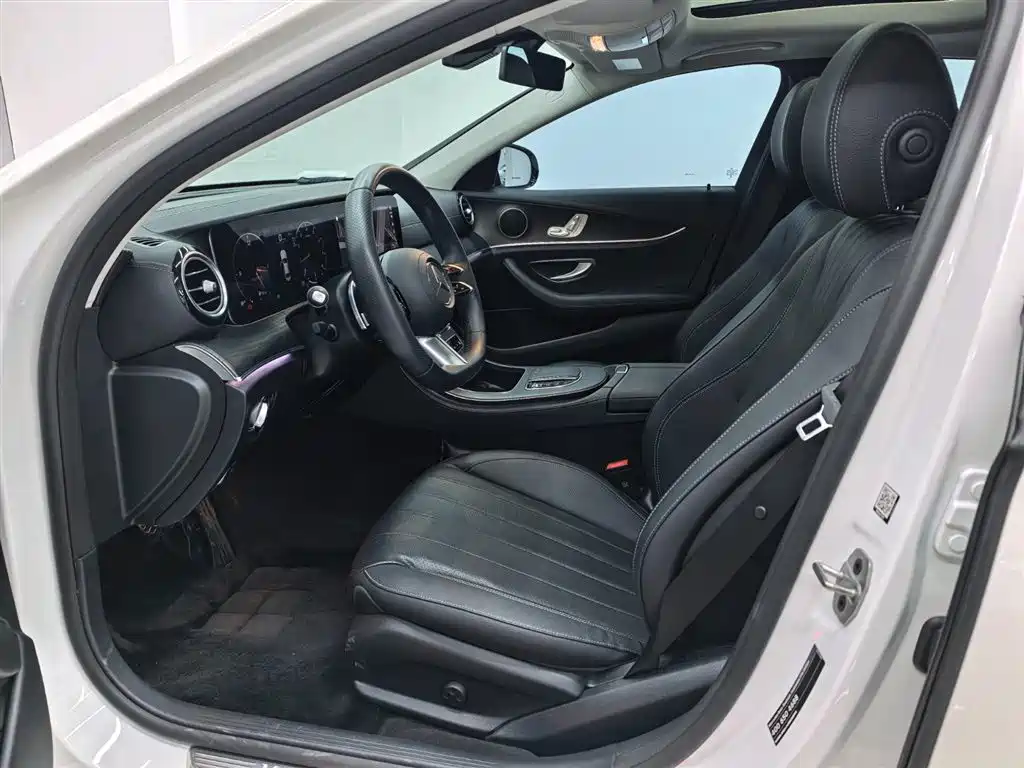 Mercedes-Benz E-Class 2023 — фото 9