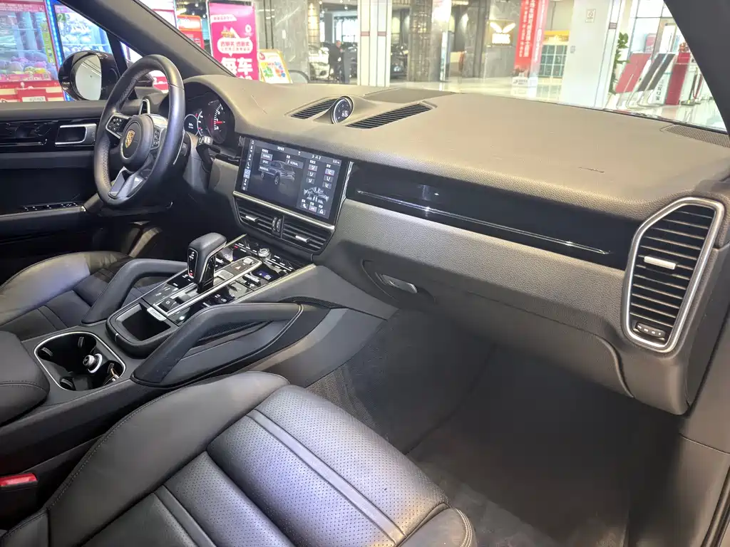 Porsche Cayenne 2019 — фото 17