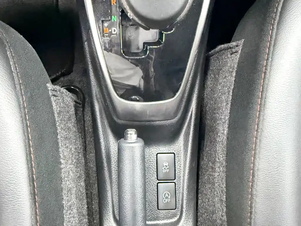 Toyota Yaris L 2023 — фото 11