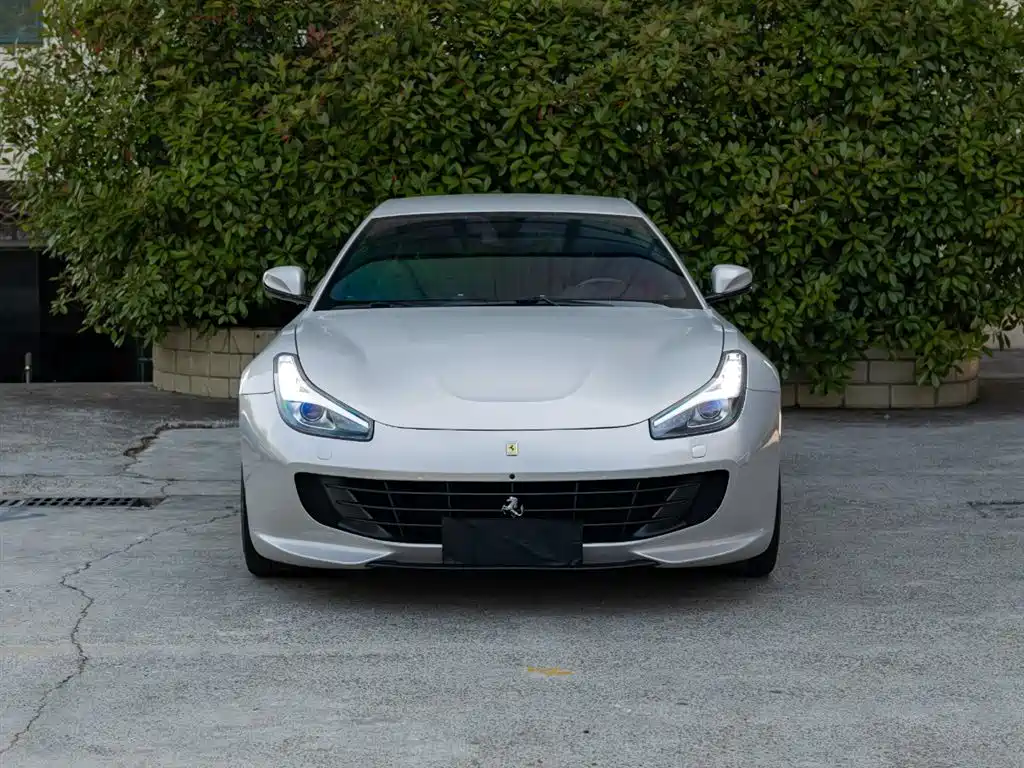 Ferrari GTC4Lusso 2017 — фото 2
