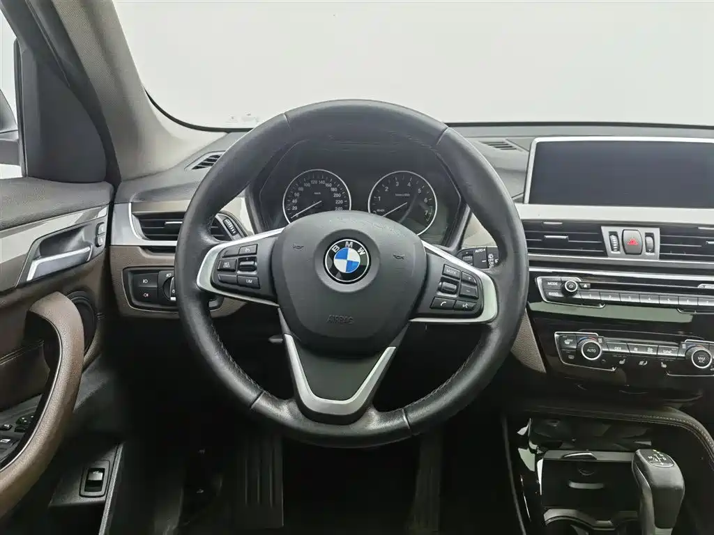 BMW X1 2017 — фото 11
