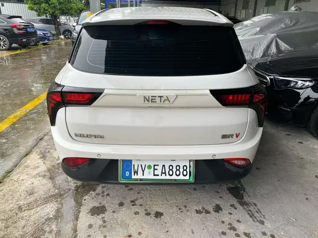 Neta V 2022