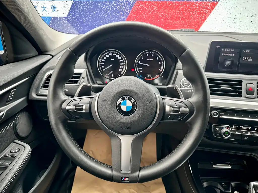 BMW 1 Series 2021 — фото 14