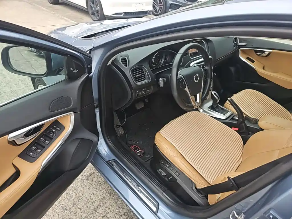 Volvo V40 2018 — фото 16