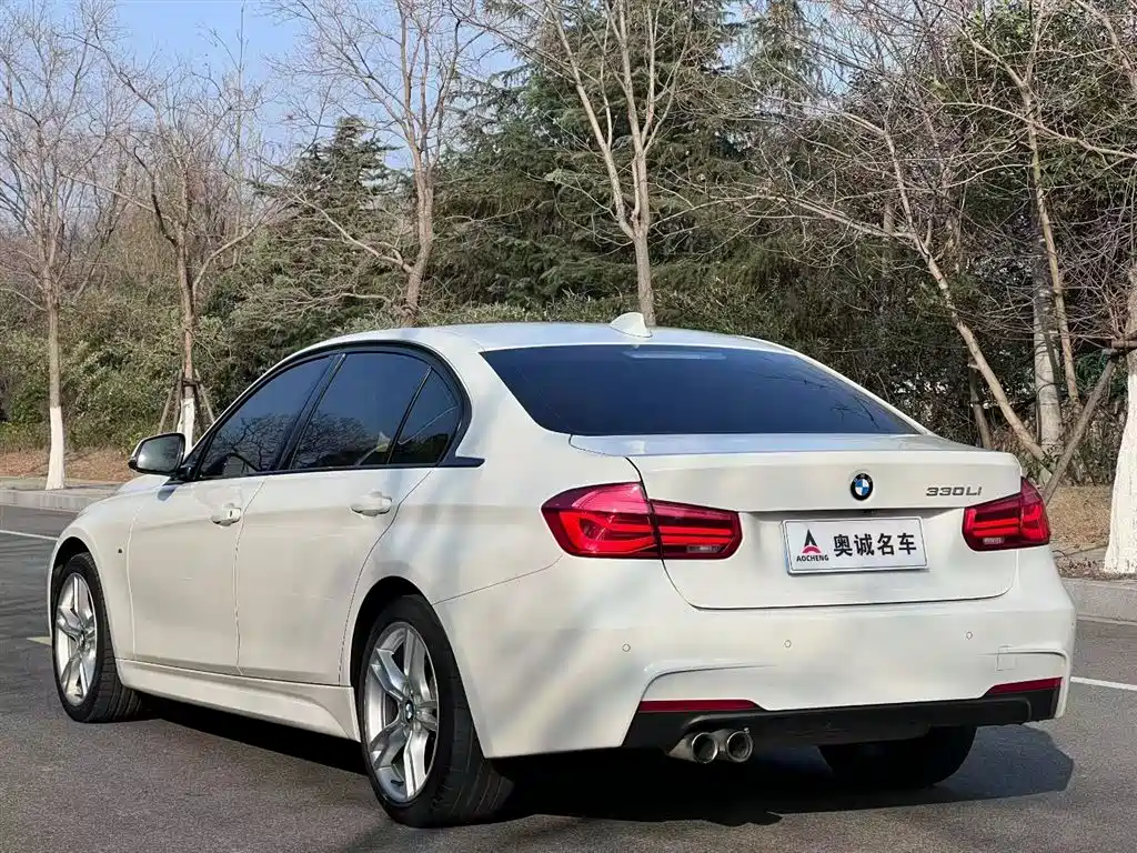 BMW 3 Series 2018 — фото 9