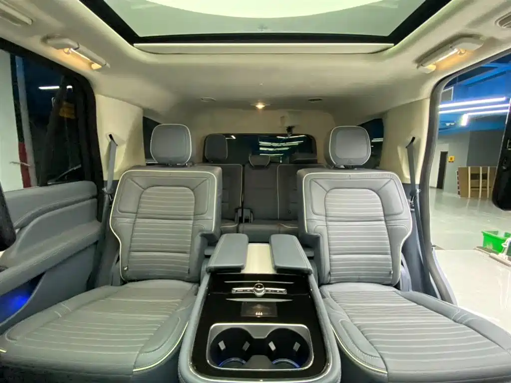 Lincoln Navigator 2020 — фото 24