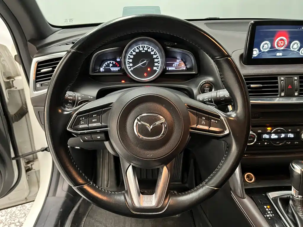 Mazda CX-4 2018 — фото 8