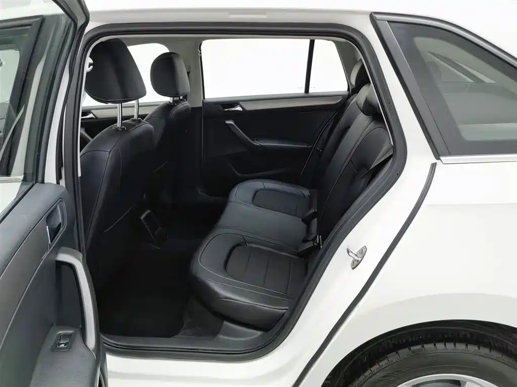 Skoda Rapid Spaceback 2018 — фото 15