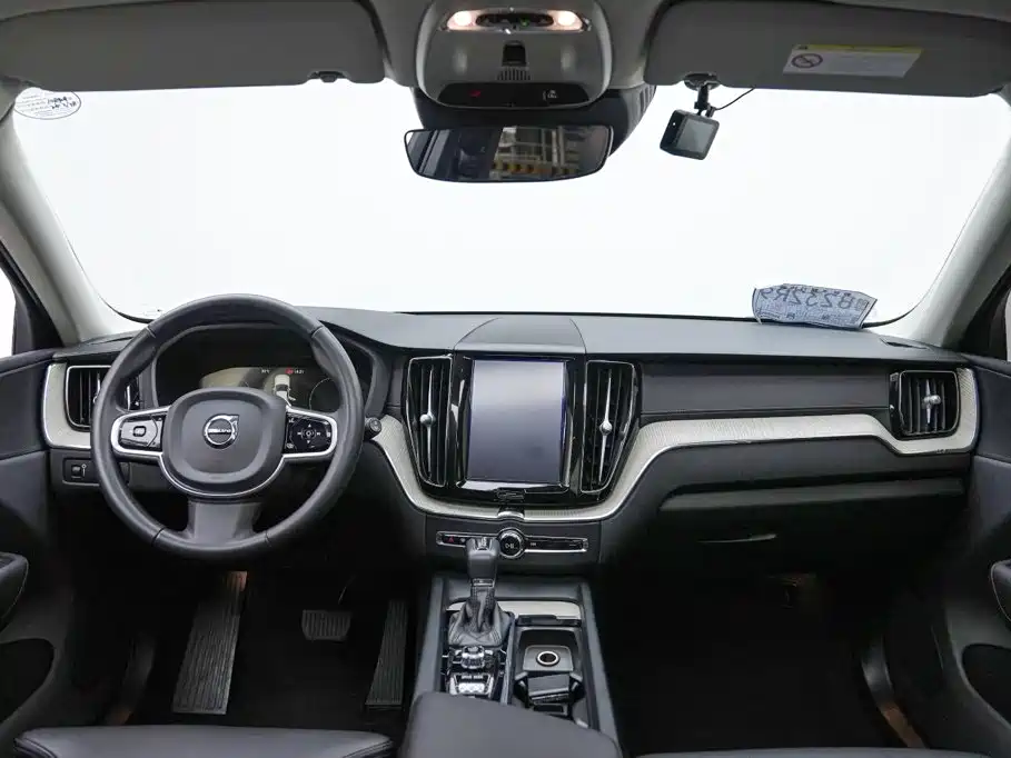 Volvo XC60 2019 — фото 9