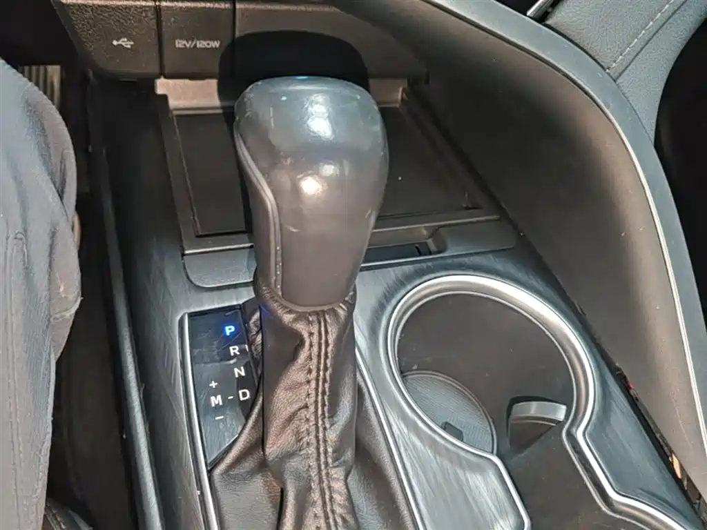Toyota Camry 2022 — фото 14