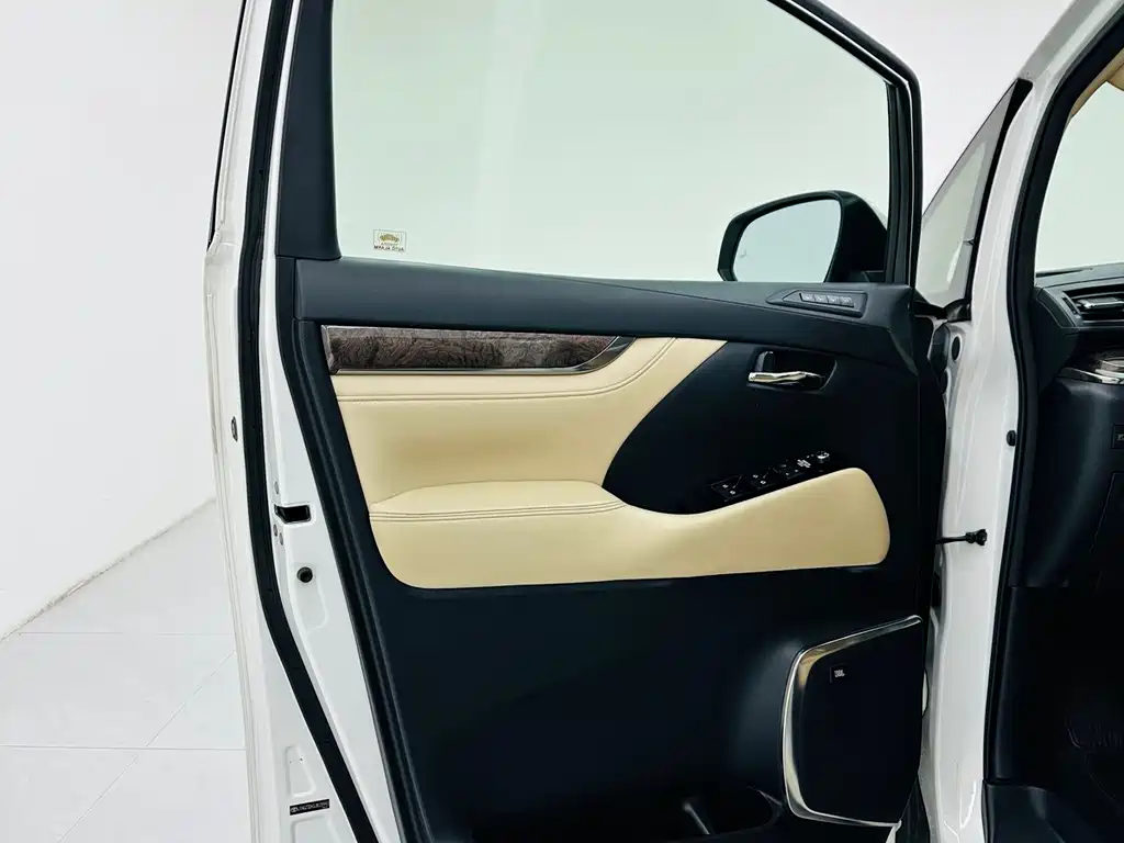 Toyota Alphard 2018 — фото 17