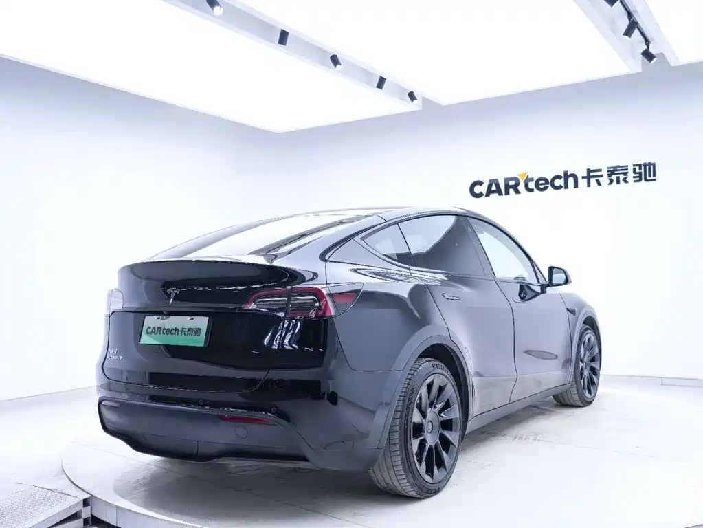 Tesla Model Y 2022 — фото 13