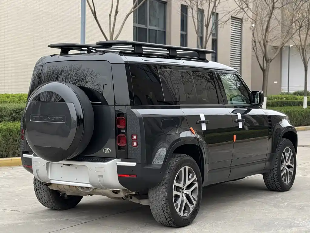 Land Rover Defender 2024 — фото 19