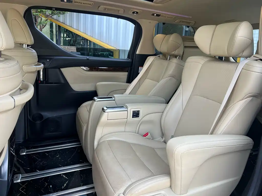 Toyota Alphard 2021 — фото 3