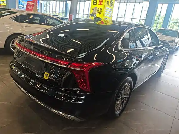 Hongqi H5 2025