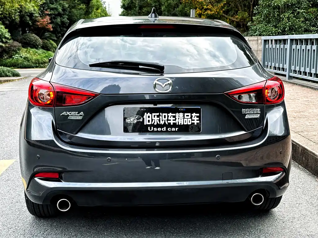 Mazda 3 Axela 2018 — фото 10