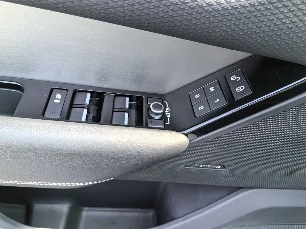 Land Rover Velar 2018 — фото 20