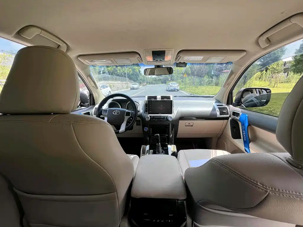 Toyota Prado 2015 — фото 10