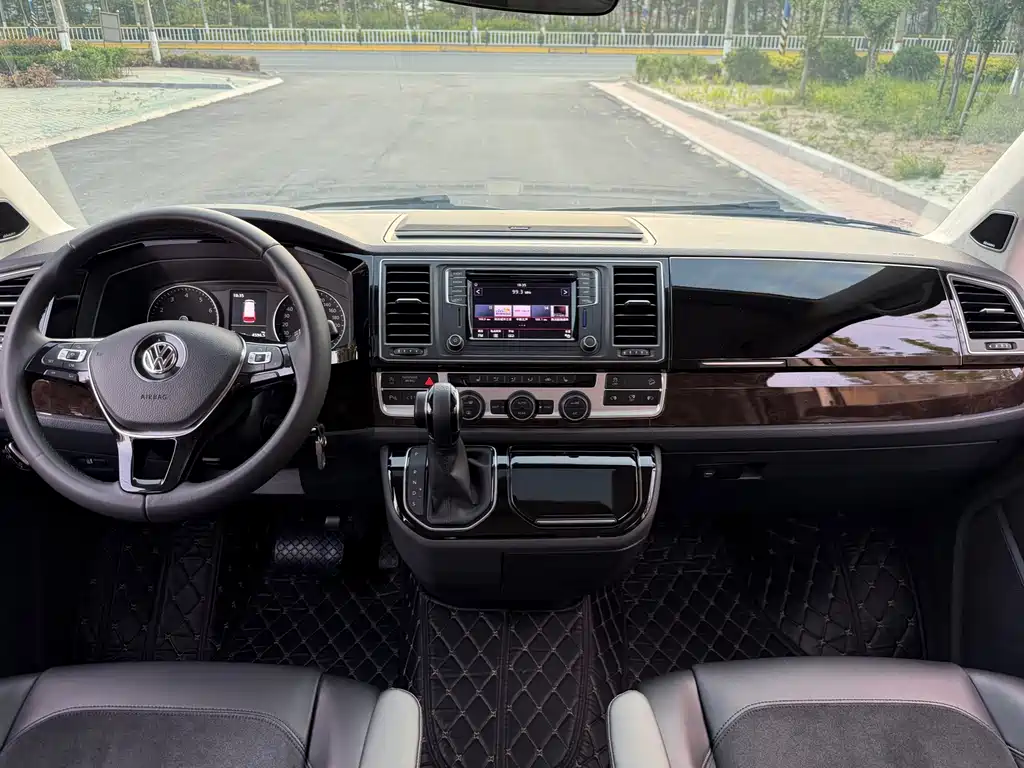 Volkswagen Multivan 2018 — фото 7