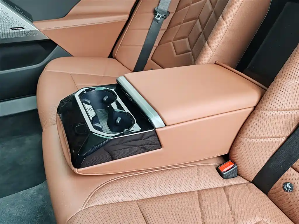 BMW 5 Series 2024 — фото 18