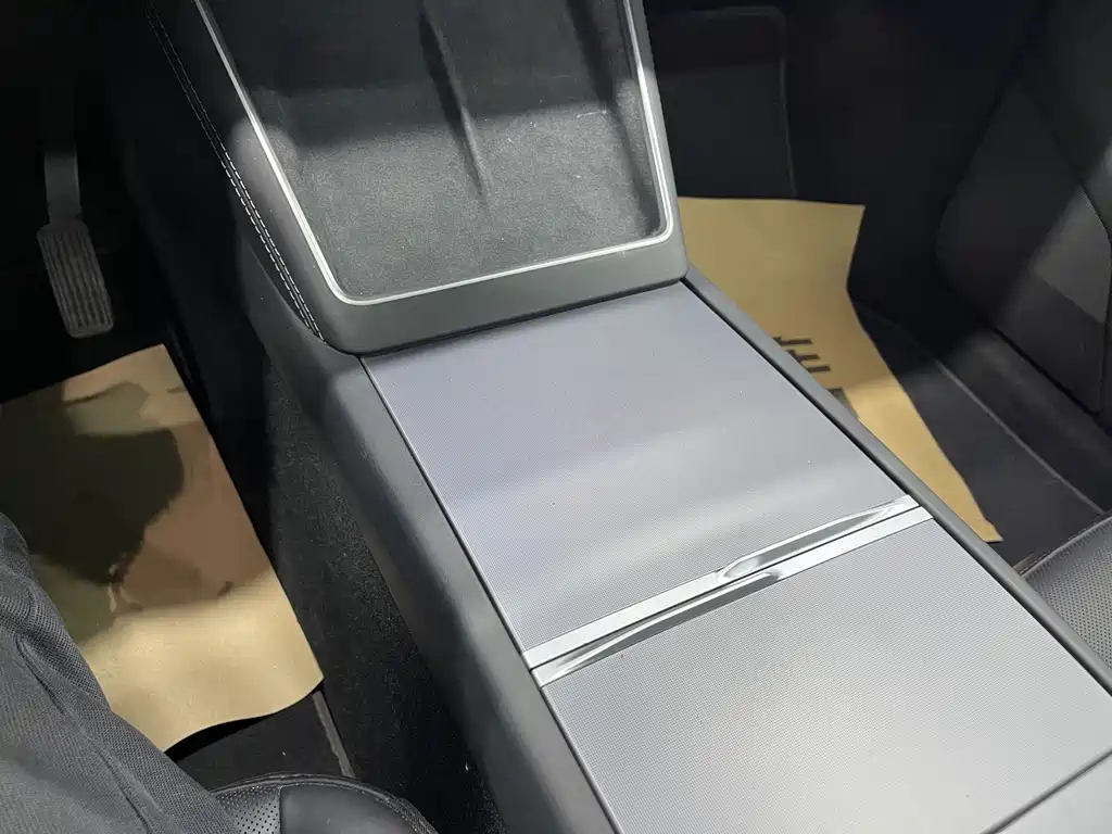 Tesla Model Y 2025 — фото 19