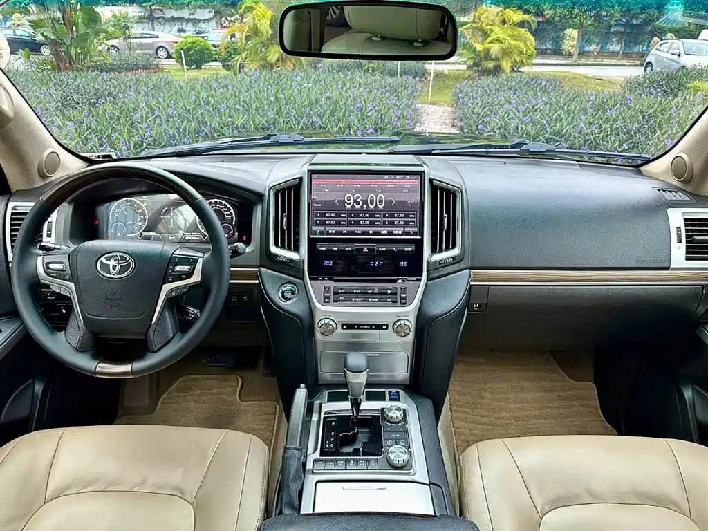 Toyota Land Cruiser 2012 — фото 10
