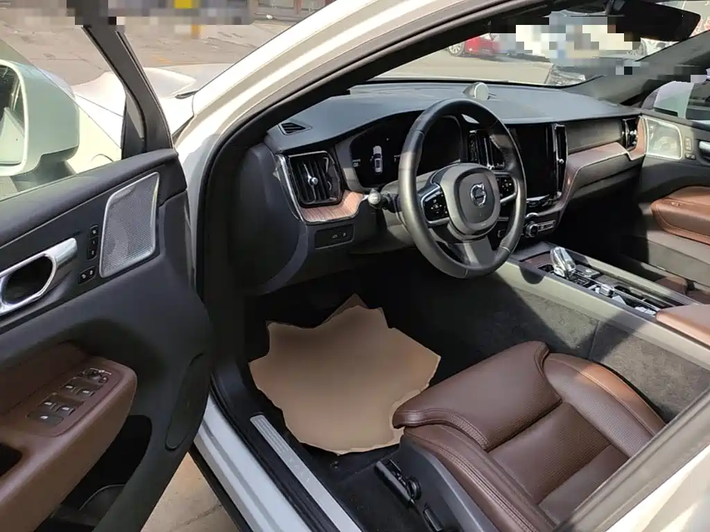 Volvo XC60 Plug-In Hybrid 2024 — фото 23