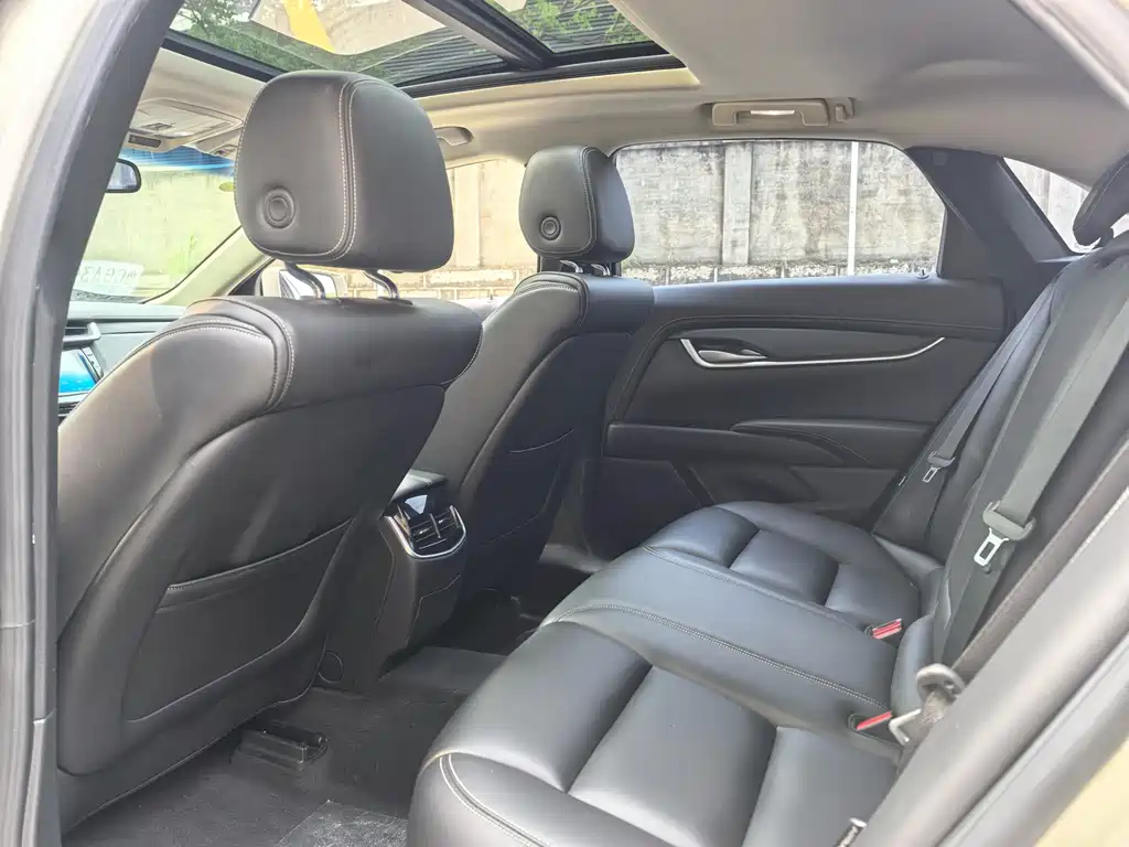 Cadillac XTS 2018 — фото 12