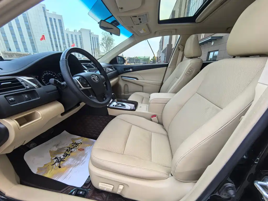 Toyota Camry 2015 — фото 9