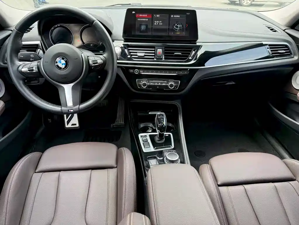 BMW 1 Series 2021 — фото 10