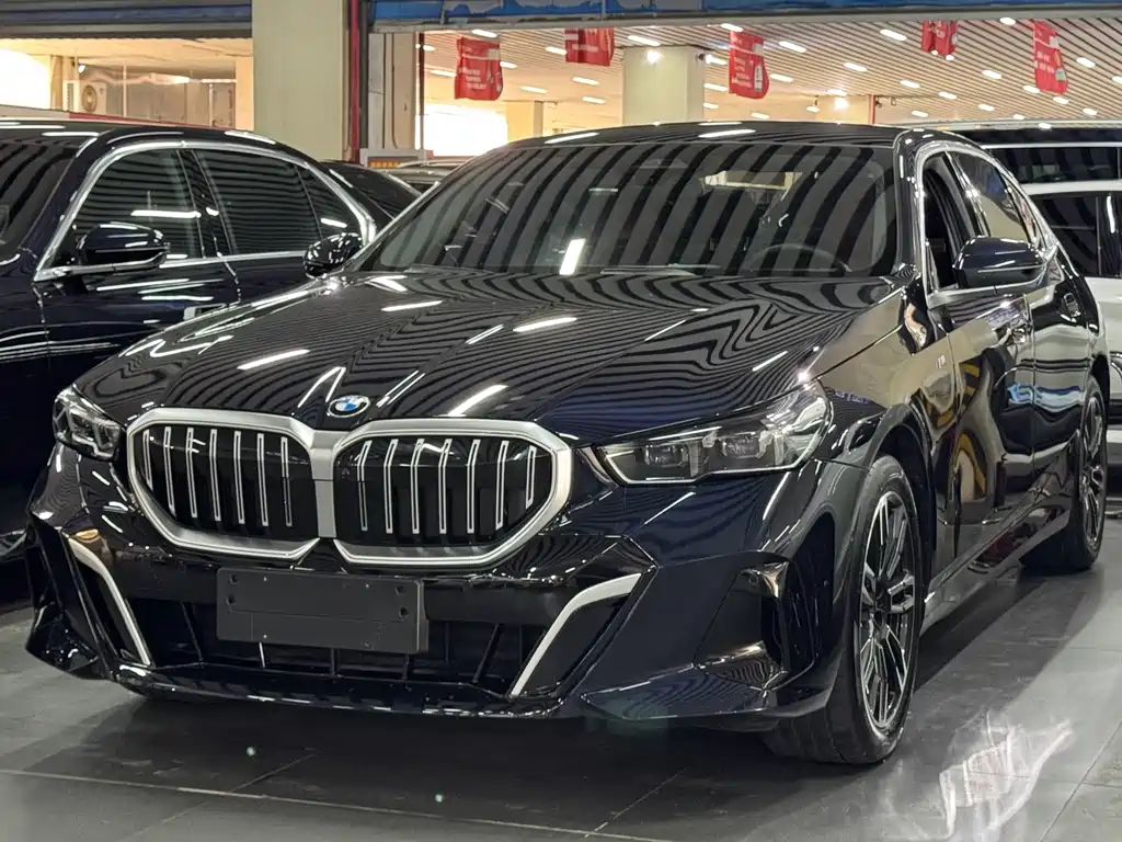 BMW 5 Series 2024 — фото 1