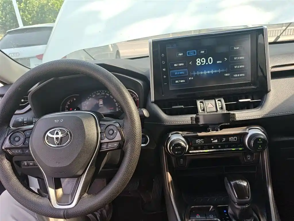 Toyota RAV4 2021 — фото 10