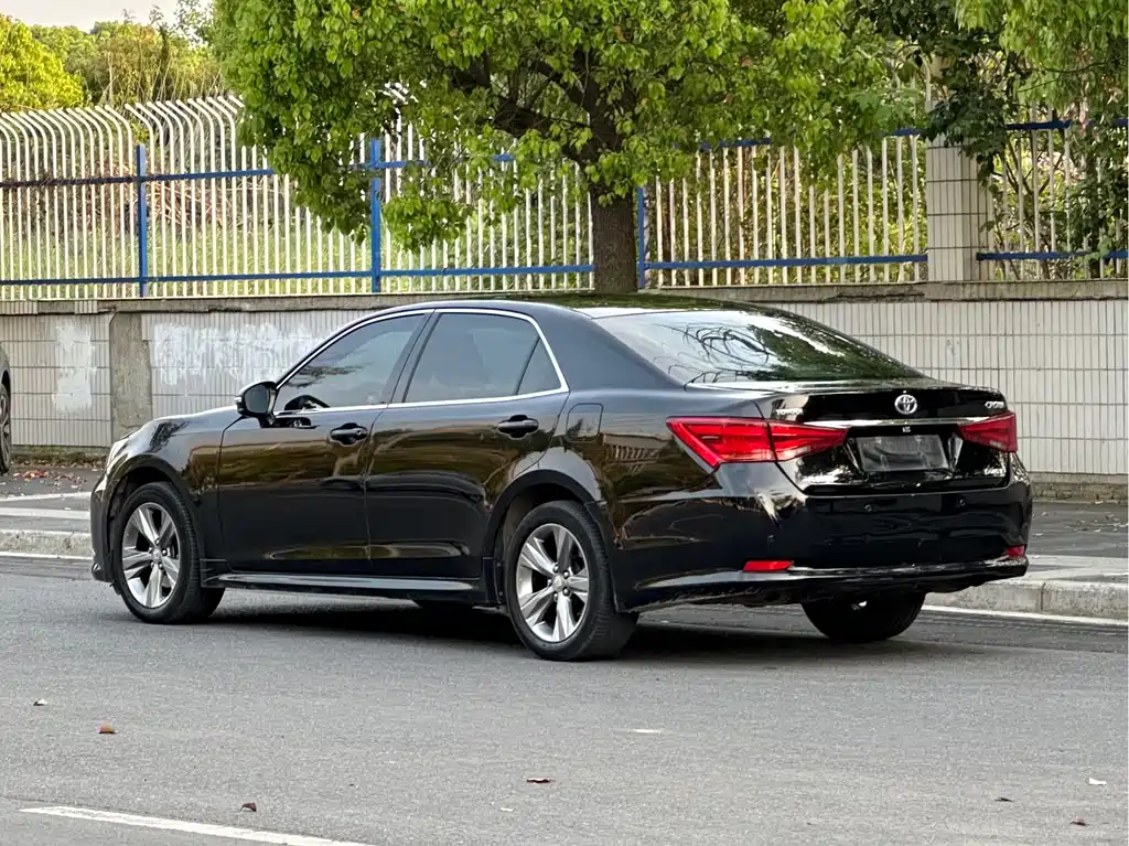 Toyota Crown 2016 — фото 6