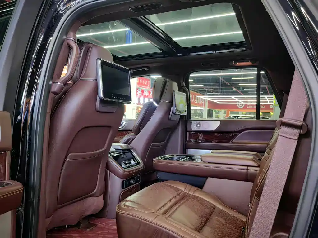 Lincoln Navigator 2019 — фото 10