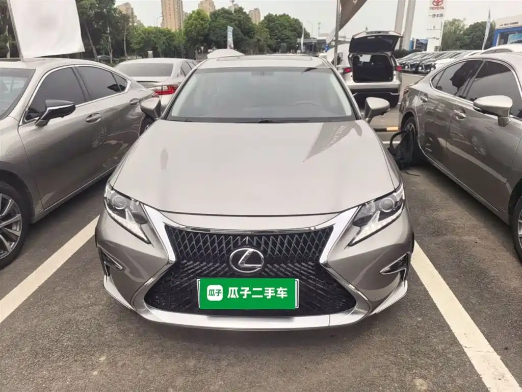 Lexus ES 2018 — фото 3