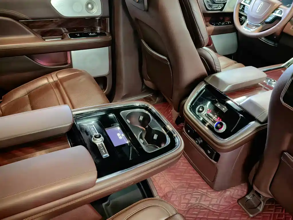 Lincoln Navigator 2019 — фото 11