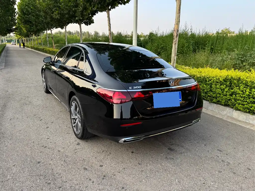 Mercedes-Benz E-Class 2024