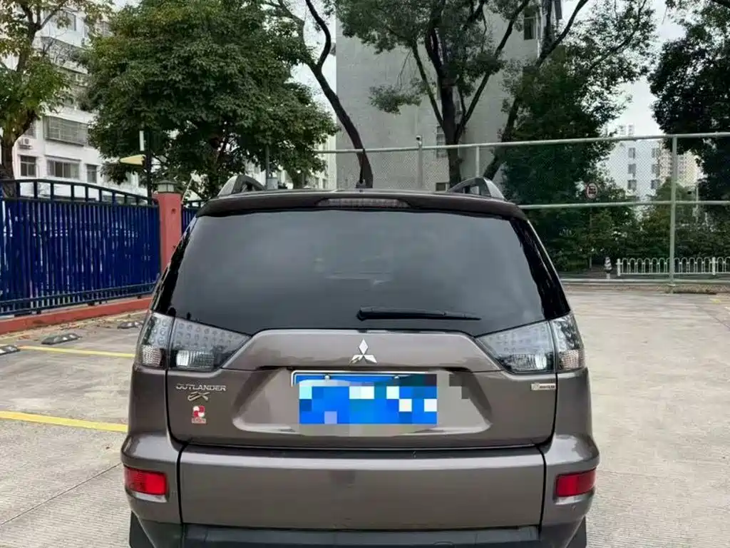 Mitsubishi Outlander 2012