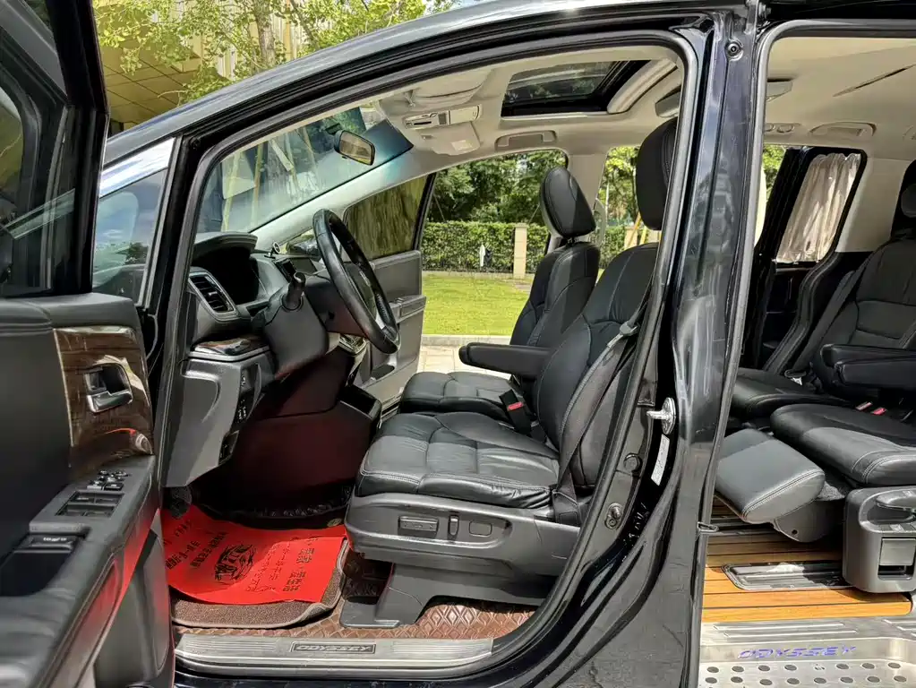 Honda Odyssey 2016 — фото 10